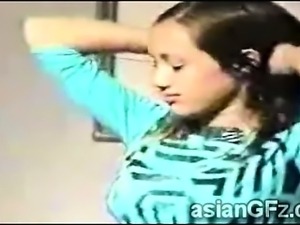 Asian hottie performs teasing striptease in amateur scene