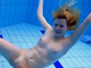 Lucie stripping under water