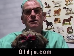 Old vet gets sucking from hot pimp to save her puppy