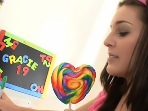 Elegant teens lusty licking session makes chap wants to cum