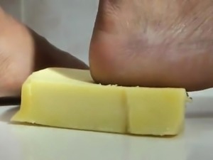 Paula Smashing Cheese