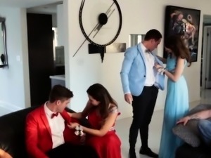 Prom teen gets facialized