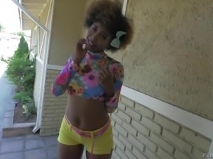 Pretty ebony girl with curly hair Daizy Cooper doesn't mind having hot fuck