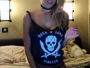 babe sexkitteh flashing boobs on live webcam