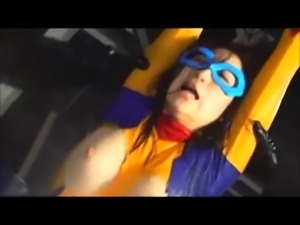 Attractive Japanese supergirl displays her blowjob abilities