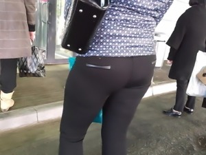 Fat ass milfs in tight leggings