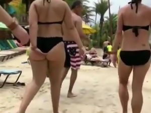 Big booty teen at beach