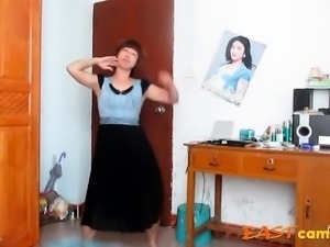 chinese old woman dancing