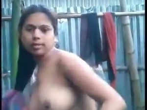 Indian teen girl selfi after bath, show boobs, nice one