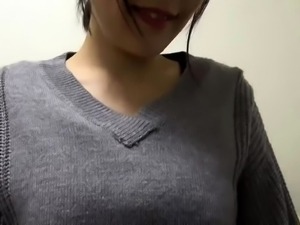 Buxom Japanese cutie puts her blowjob abilities on display