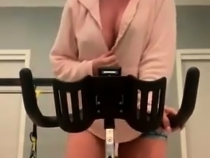 Voluptuous blonde cougar sets her big boobs free on webcam
