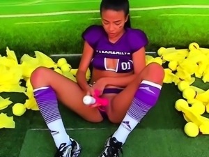 Gorgeous Brazilian babe fucks herself with a dildo on webcam
