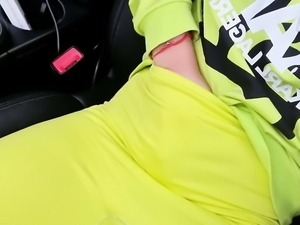 Blondy touch her pussy in car with stranger