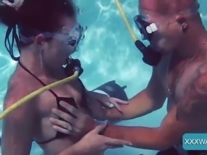Hard sex underwater and blowjob from Minnie Manga