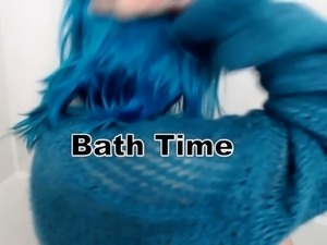 Freaky amateur teen getting herself off in the bathtub
