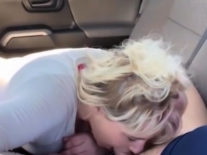 Blonde Girl blowjob and bareback sex in car