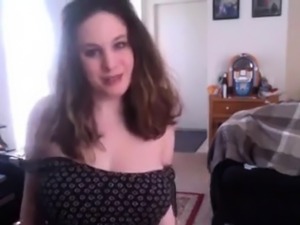 webcam curvy girl strips and sings