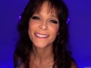 Mature milf proves her amazing suck and fuck skills in POV