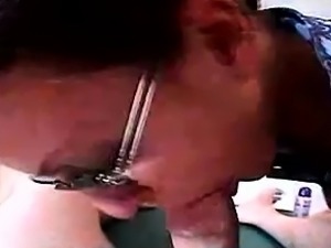 Amateur hands free close up blowjob