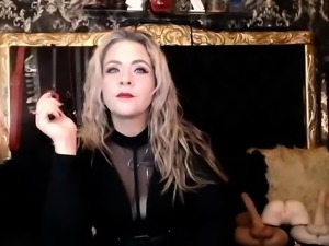 Webcam busty blonde stripped covered by oil anal masturbate