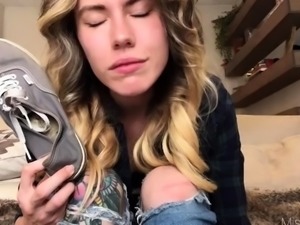 MissIvyDoll - Feet Loving Cuck